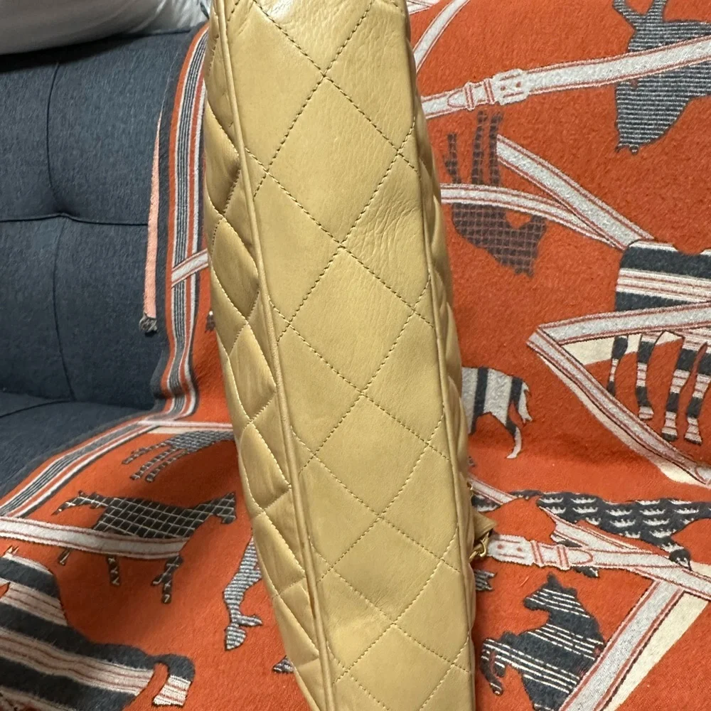 CHANEL❤️🌟 1072727 VINTAGE TAN QUILTED LAMBSKIN ALL LEATHER TOTE BAG⭐️ - Picture 6 of 12